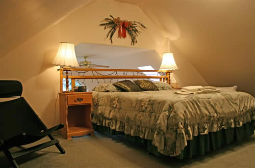 Mount Norman Hideaway, South Pender Island Accommodation